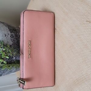 MK Lg Zip Around Wallet in Peach